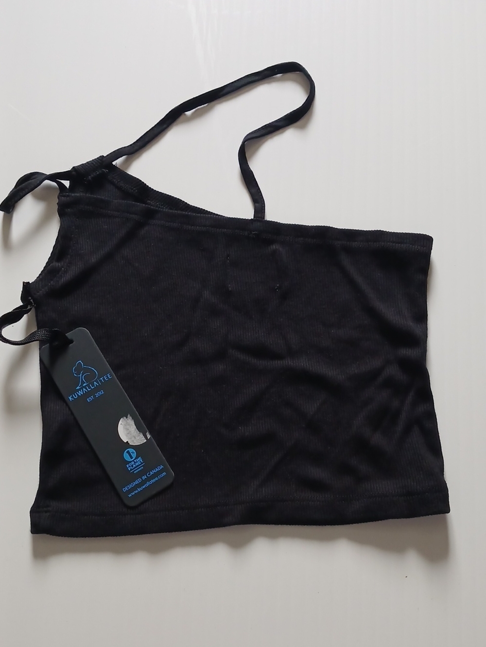 Kuwailla tee Black One-Shoulder Crop Top